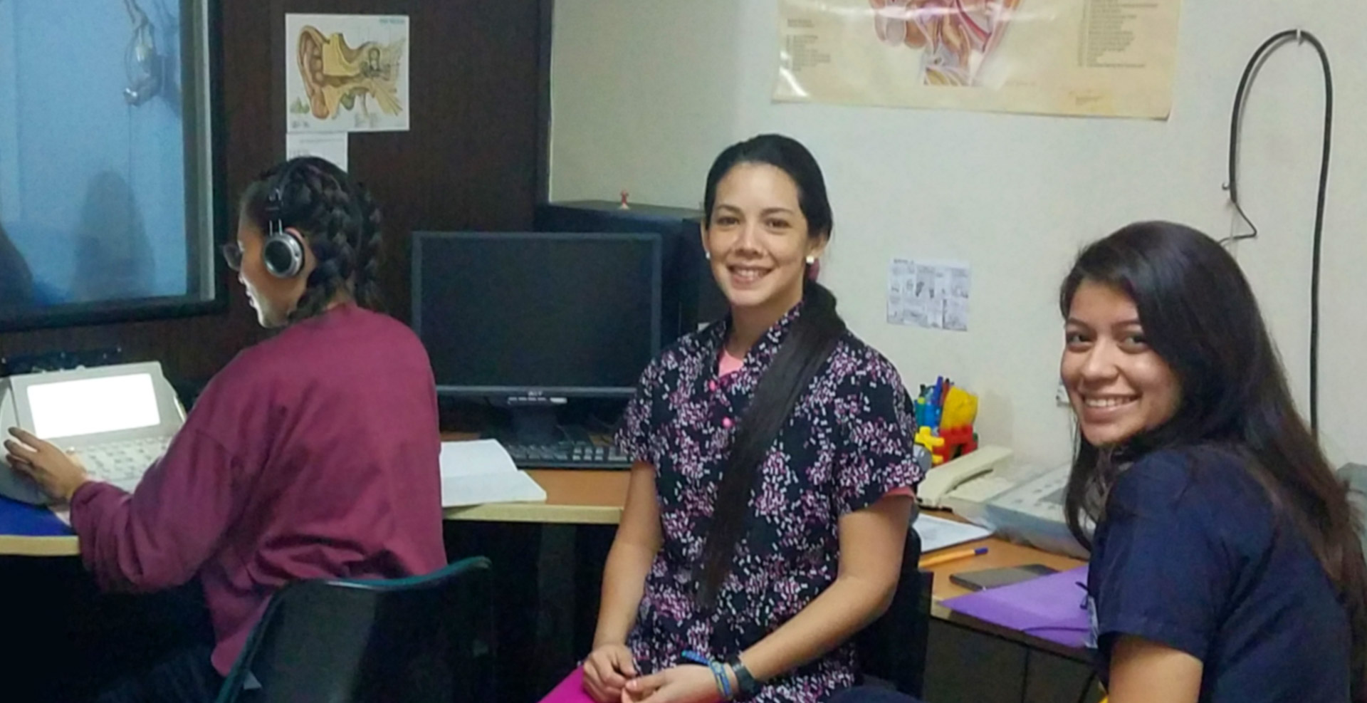 examen-auditivo-por-alumnas-instituo-ival