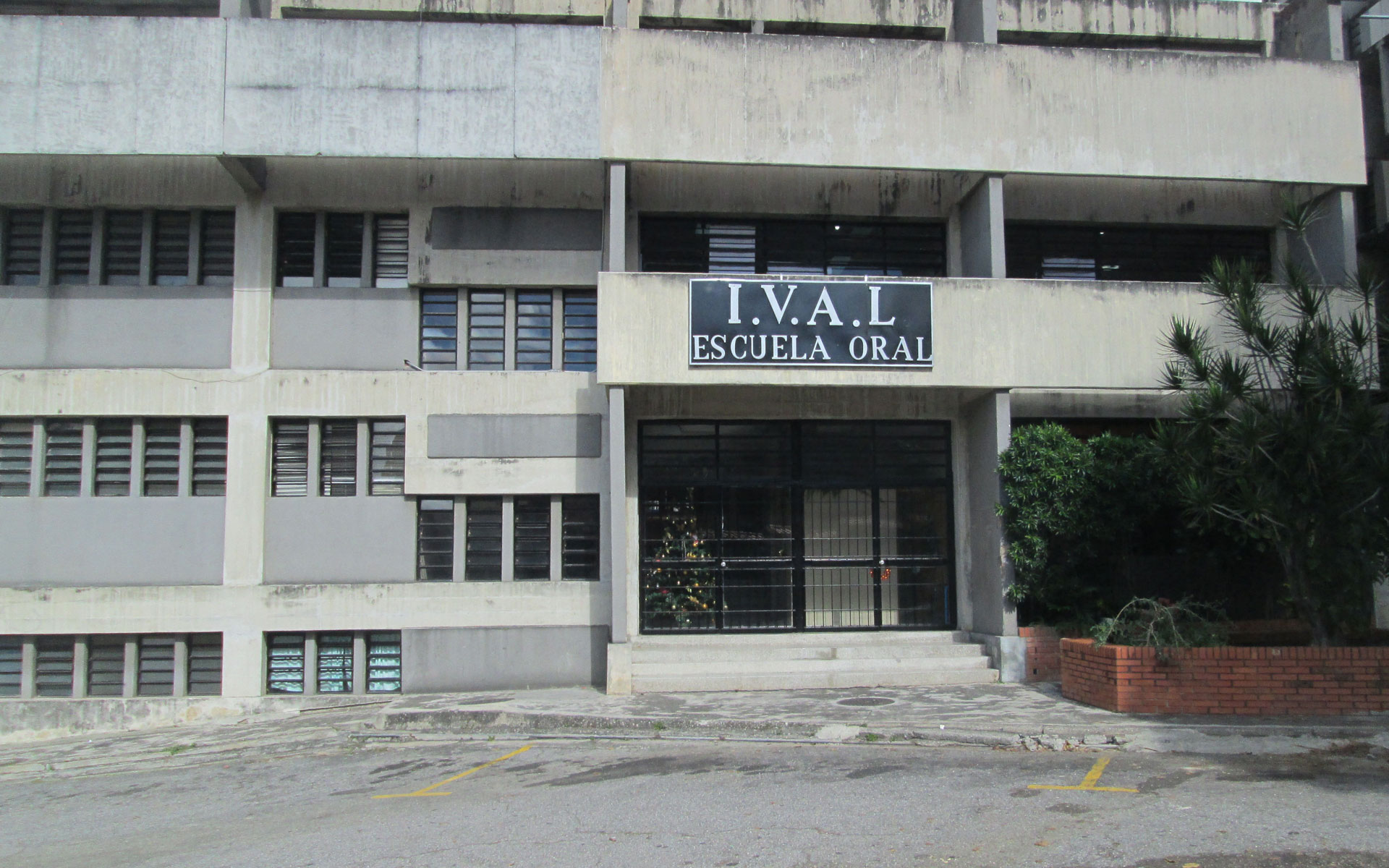 fachada-escuela-oral-ival-caracas