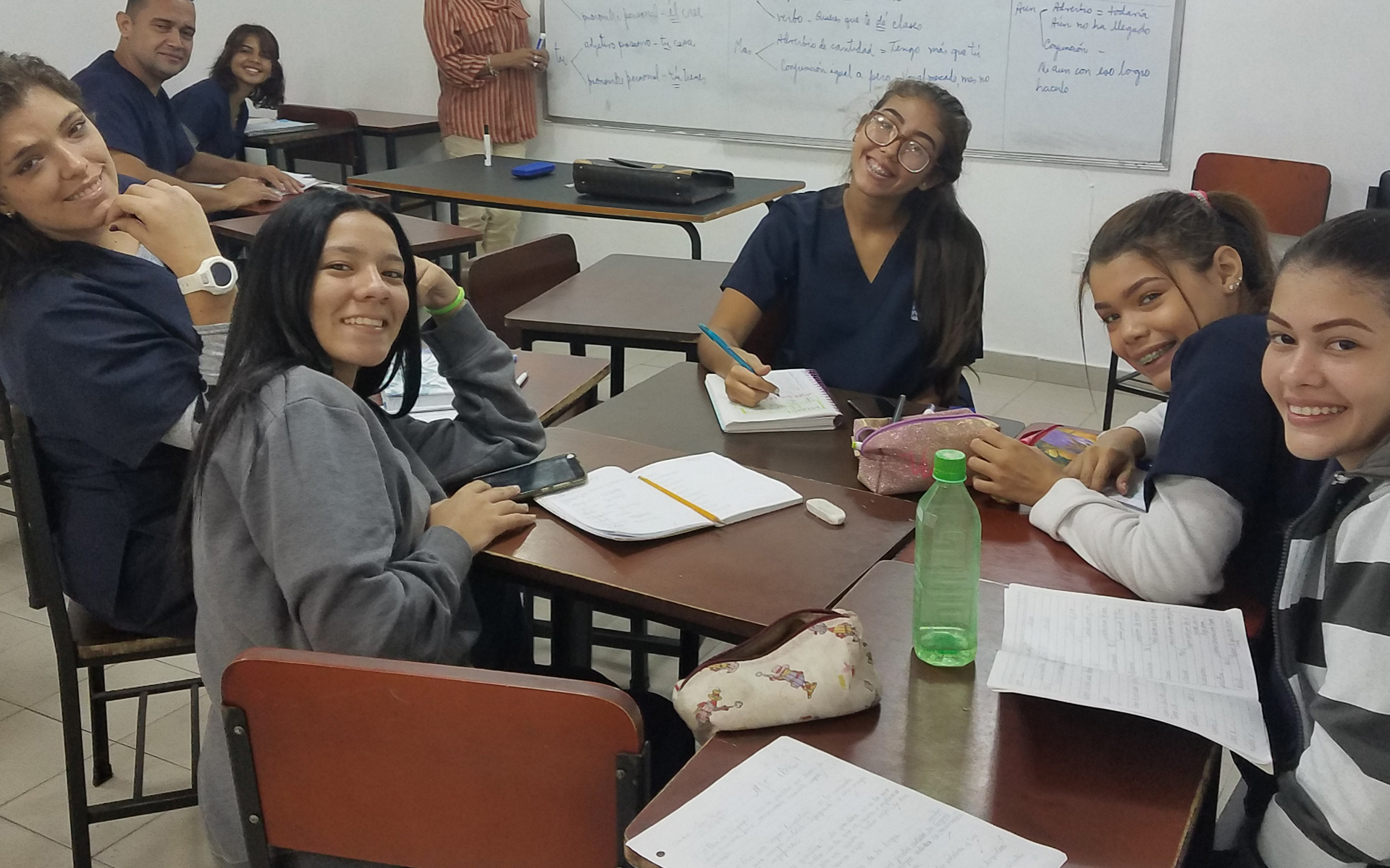 profesora-alumnos-instituto-ival