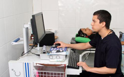 examen-auditivo-en-sala-clinica-ival